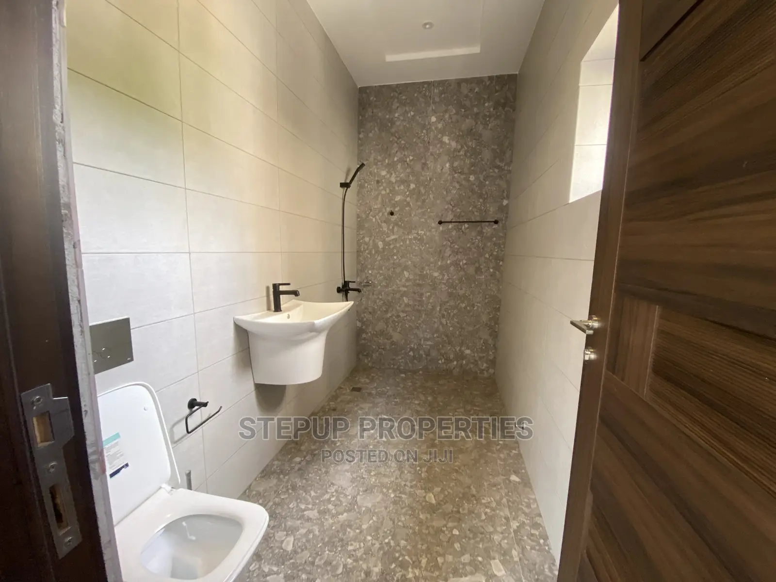 4bdrm House in Adenta for sale