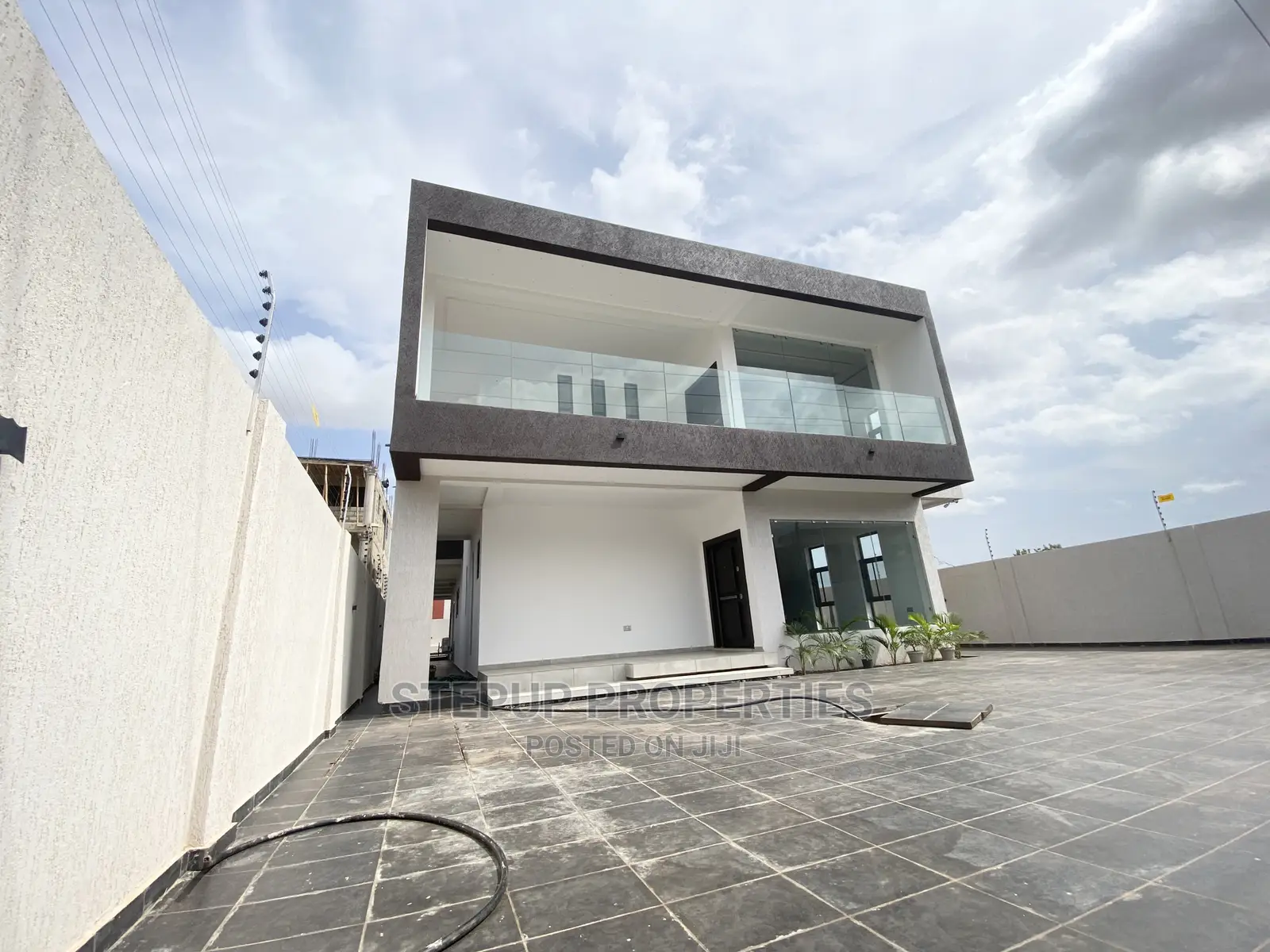 4bdrm House in Adenta for sale