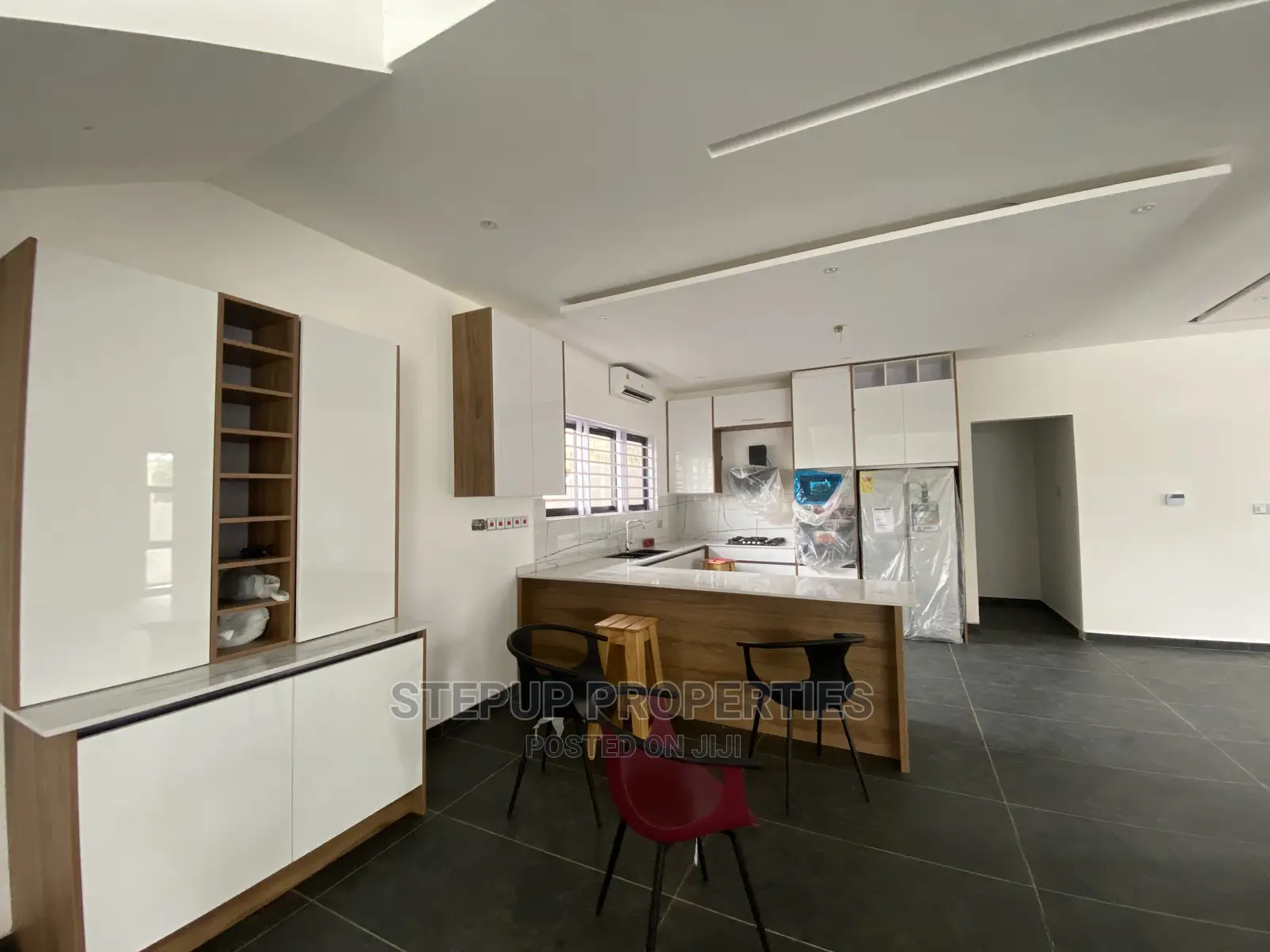 4bdrm House in Adenta for sale