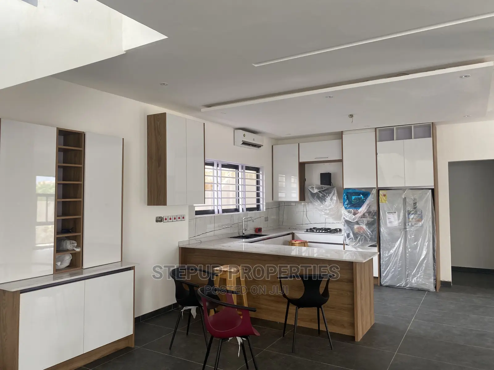 4bdrm House in Adenta for sale