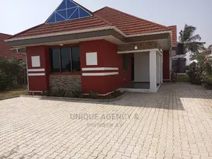 2bdrm Apartment in Mensabar, Tema Metropolitan for rent