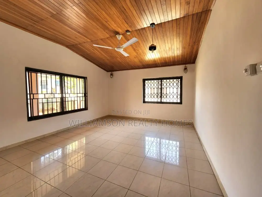 6bdrm House in Community 20 Estate, Spintex for rent