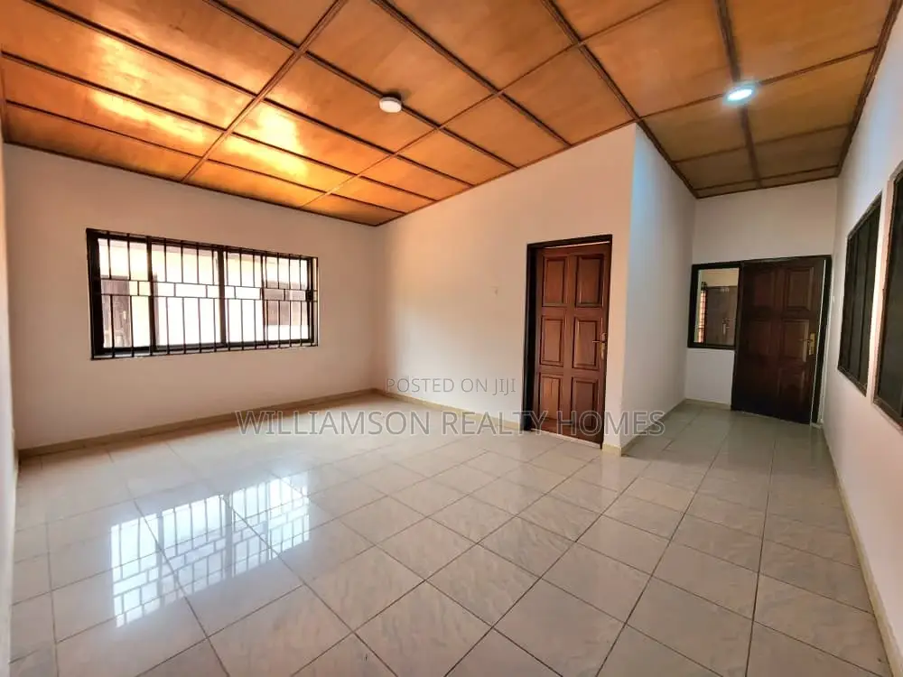 6bdrm House in Community 20 Estate, Spintex for rent