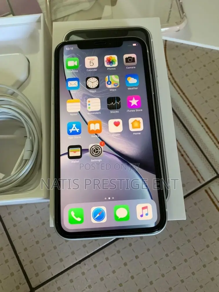 New Apple iPhone XR 128 GB Black