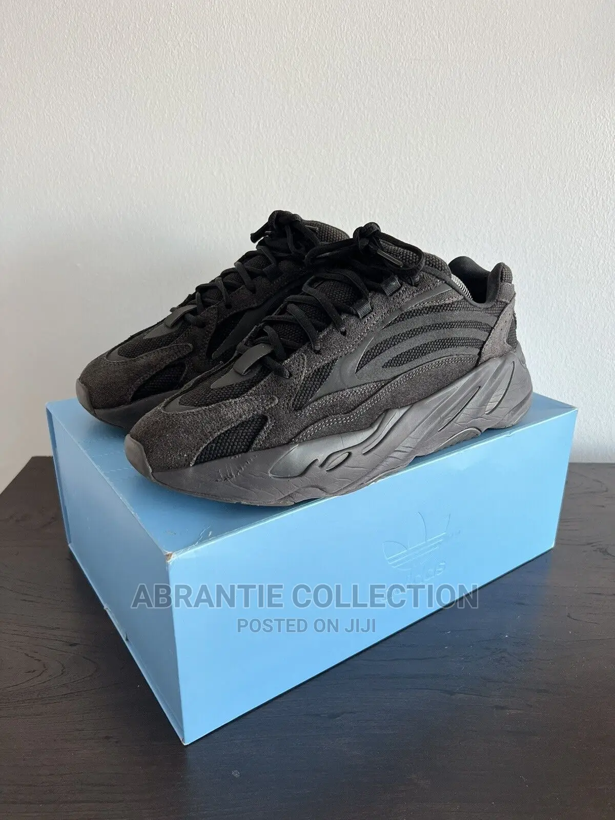 Adidas Yeezy Boost 700 V2 Vanta