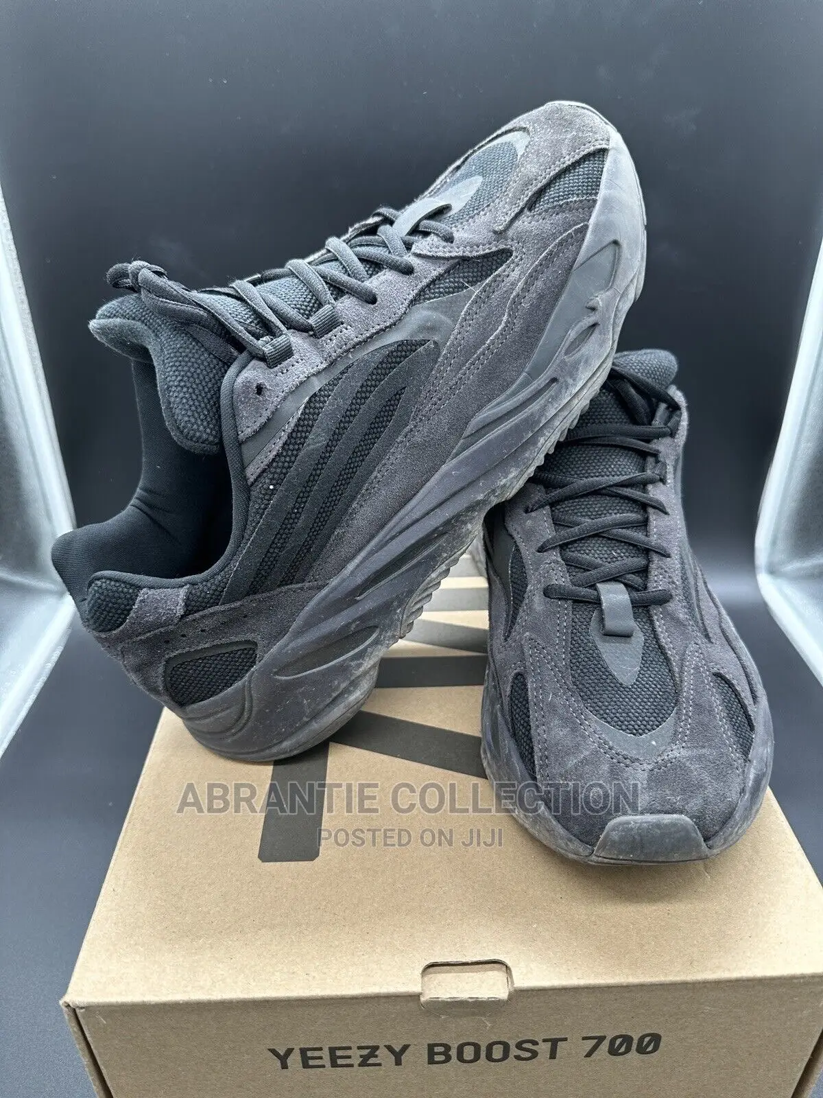 Adidas Yeezy Boost 700 V2 Vanta