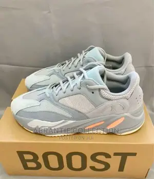 Adidas Yeezy Boost 700