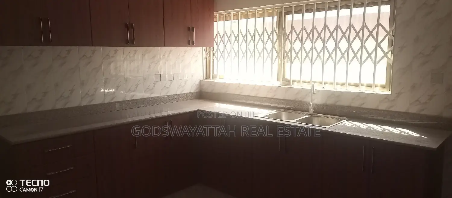 3bdrm House in East Legon for Rent