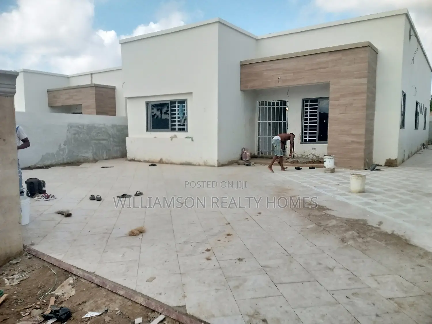 3bdrm House in Community 18, Spintex for sale