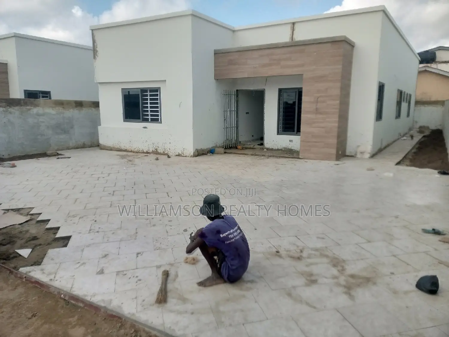 3bdrm House in Community 18, Spintex for sale