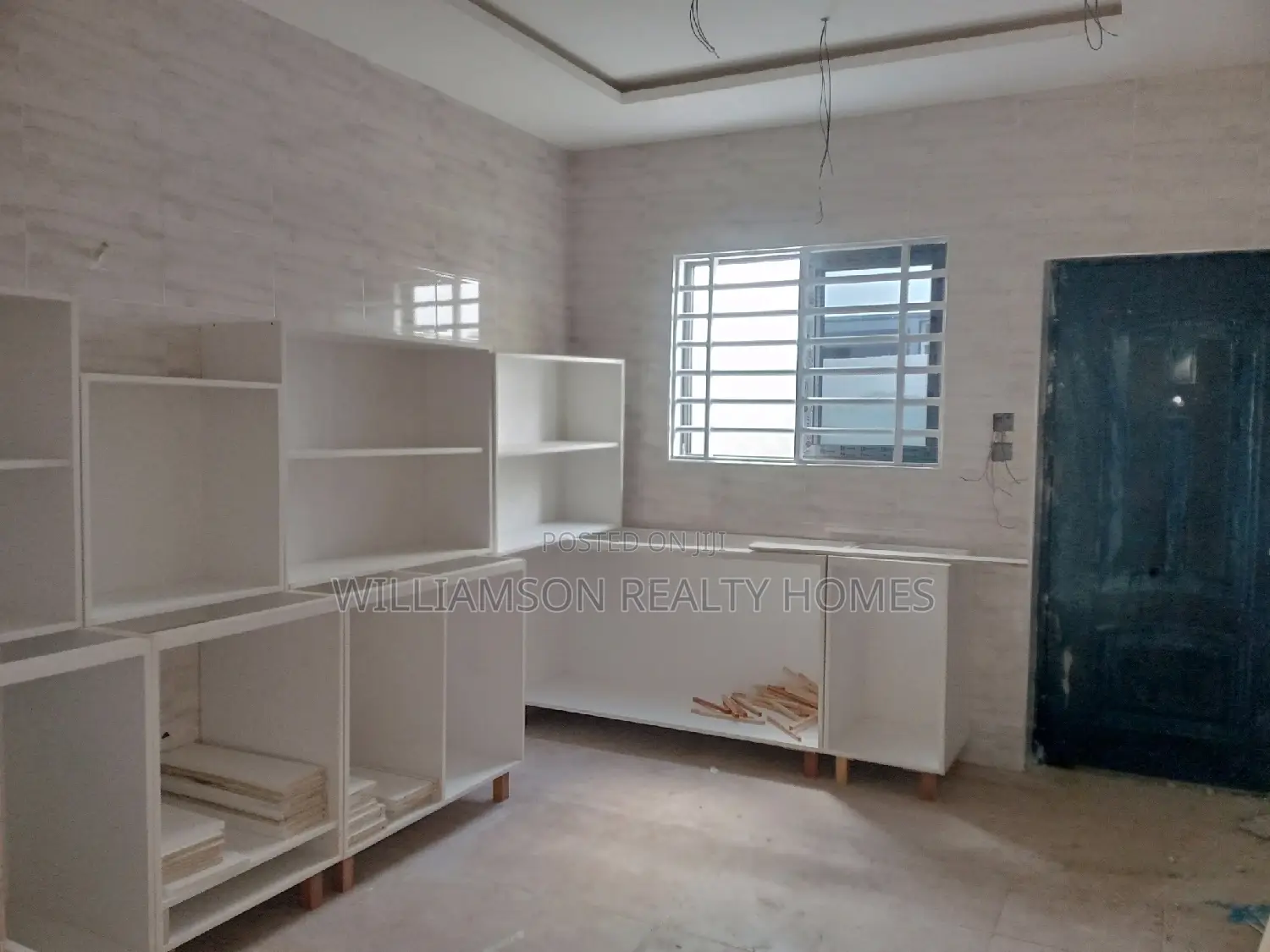 3bdrm House in Community 18, Spintex for sale