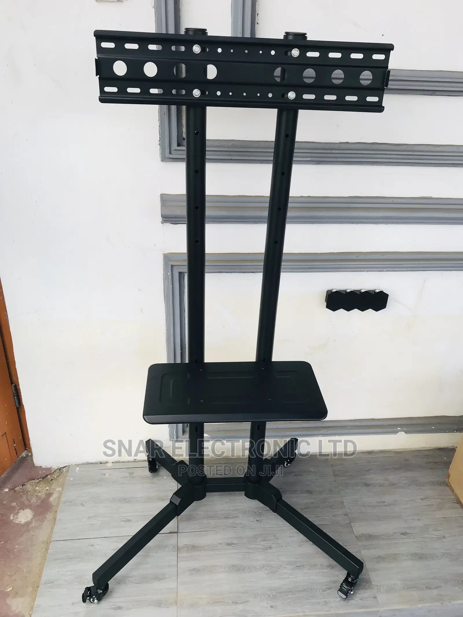 Great Mobile TV Stand on Wheels for 32-70 Inch