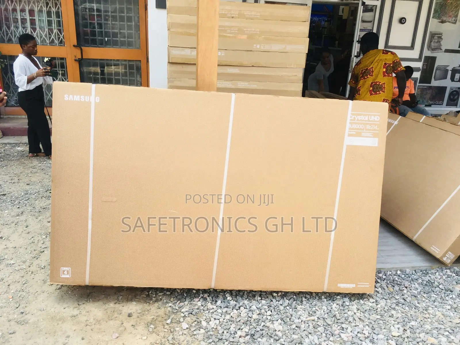 Turn on the Excitement With 75” Samsung LED BU80 Tv