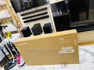 High Contrast Display UHD Samsung 55”Au7000 Tv
