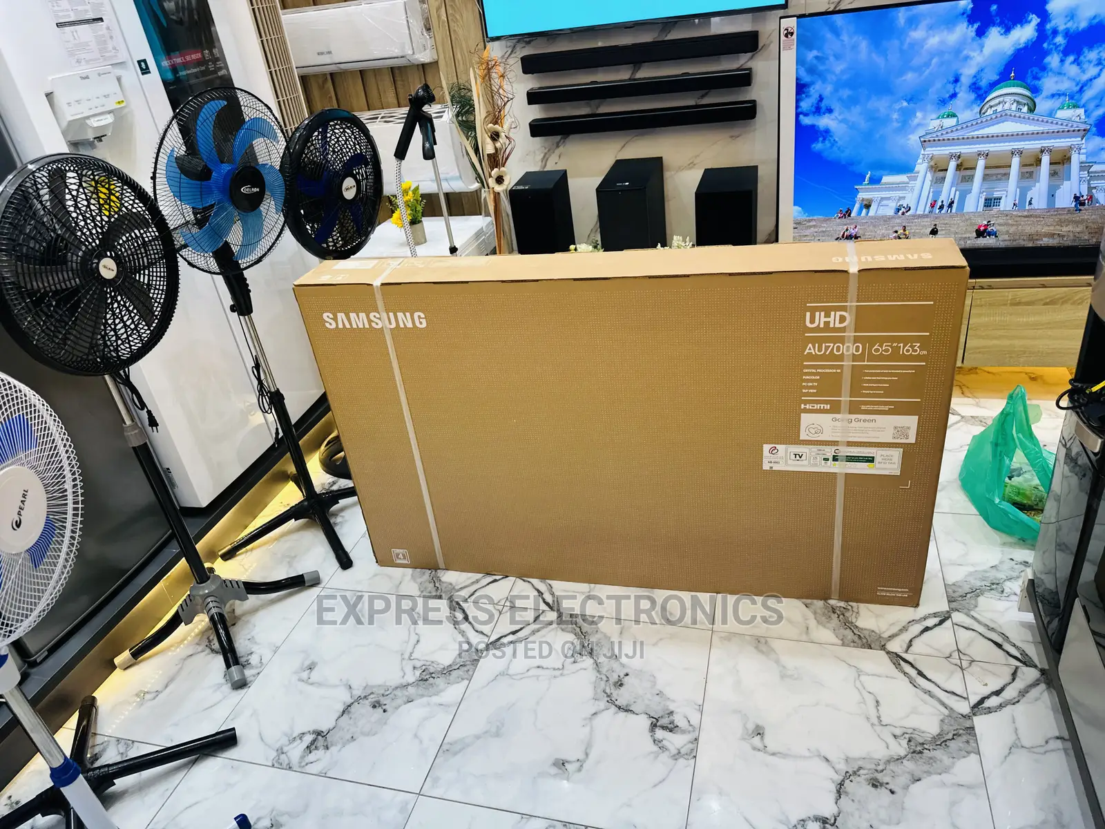 High Contrast Sleek UHD Samsung 65”Au7000 Tv
