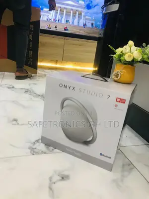 Onyx Studio 7 Harman Kardon
