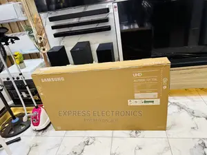 100%Pure UHD Smart Samsung 55”Au7000 Tv