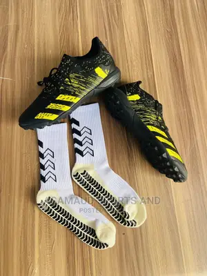 Original Training Gym Boot With Grip Socks at Cool Price