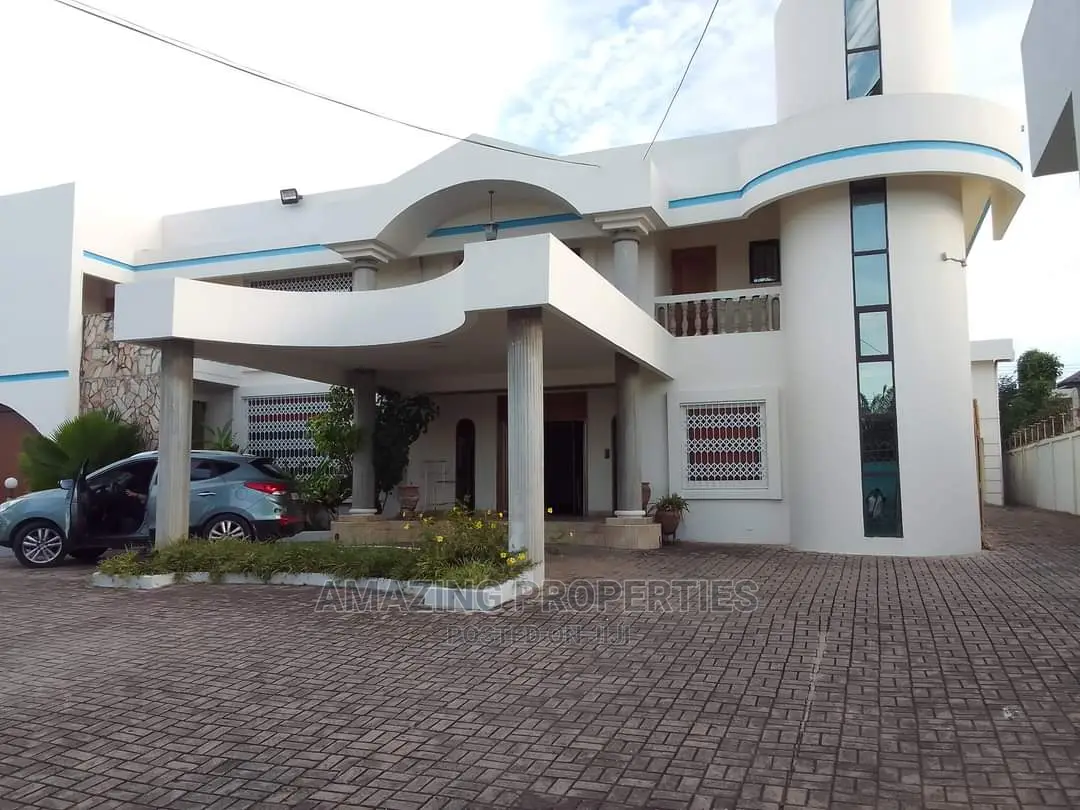 Corporate Office House With Boys Quarter North Ridge