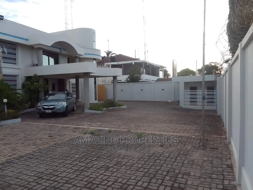 Corporate Office House With Boys Quarter North Ridge