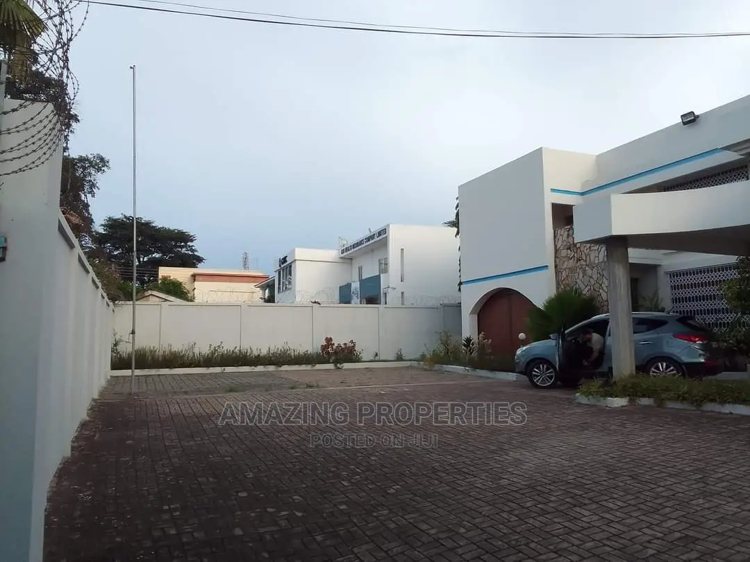 Corporate Office House With Boys Quarter North Ridge