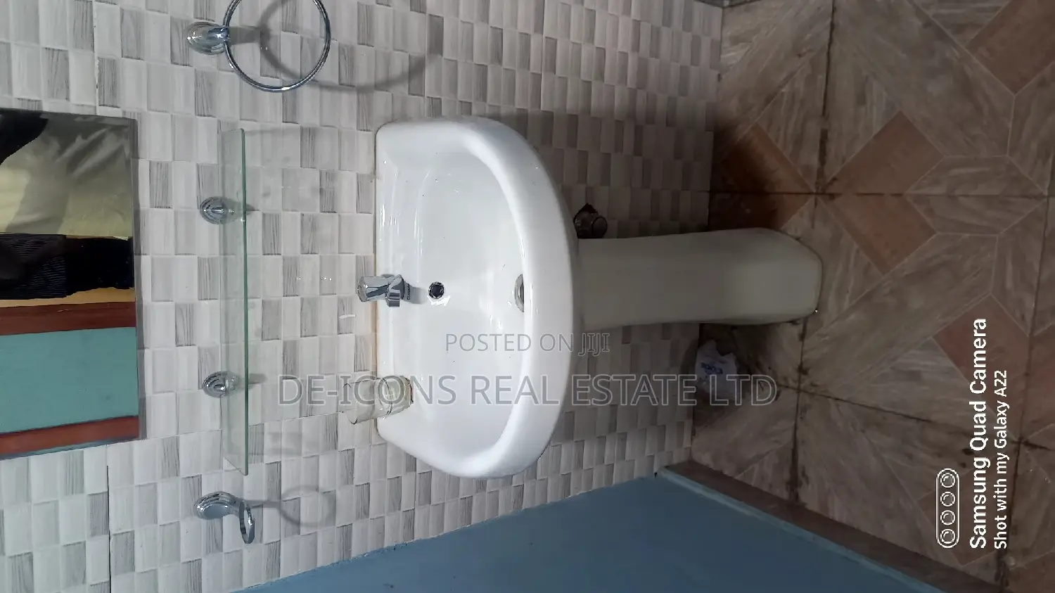 2bdrm Duplex in De-Icons Real Estate, Awutu Senya East Municipal