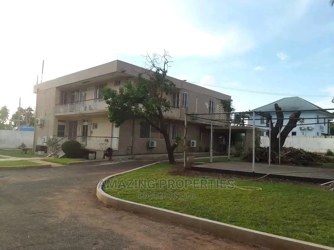Corporate Office House With Boys Quarter