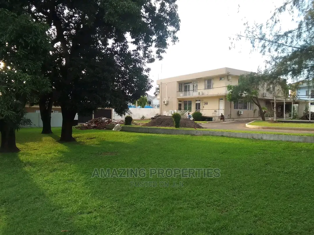 Corporate Office House With Boys Quarter