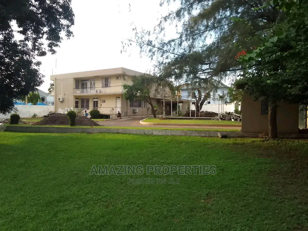 Corporate Office House With Boys Quarter