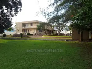 Corporate Office House With Boys Quarter
