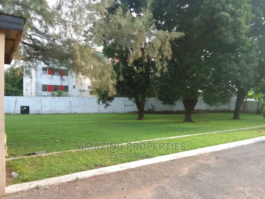 Corporate Office House With Boys Quarter