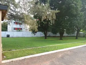 Corporate Office House With Boys Quarter