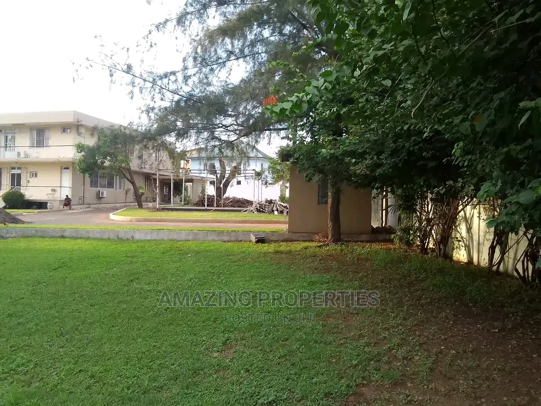 Corporate Office House With Boys Quarter