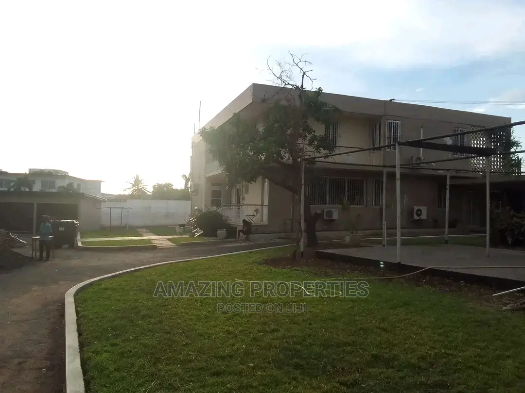 Corporate Office House With Boys Quarter
