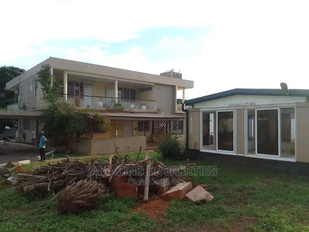 Corporate Office House With Boys Quarter