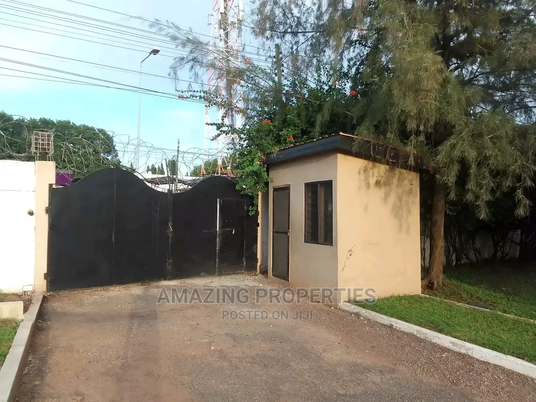 Corporate Office House With Boys Quarter