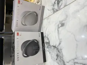 Powerful Harman Kardon Speaker With 8 Hours Music Play Time.