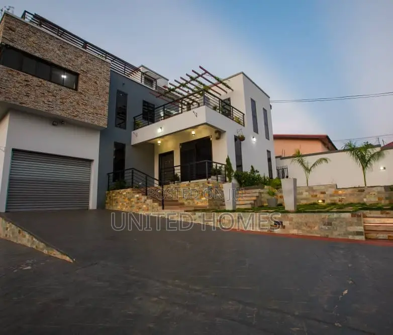 4bdrm Mansion in Pokuase for Sale