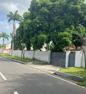 10bdrm House in Dzorwulu for Sale