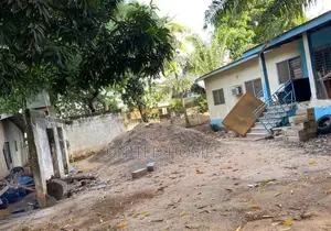 10bdrm House in Dzorwulu for Sale