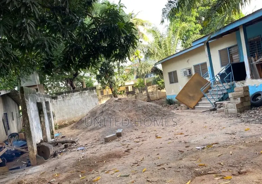 10bdrm House in Dzorwulu for Sale