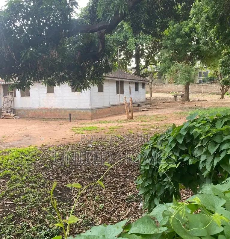 10bdrm House in Dzorwulu for Sale