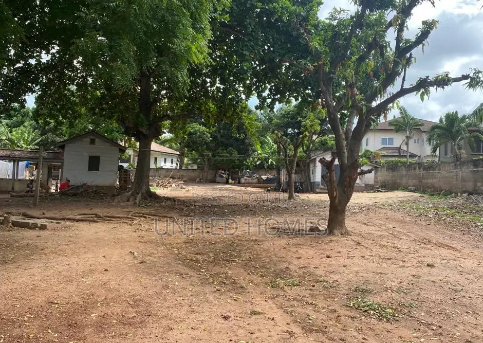 10bdrm House in Dzorwulu for Sale