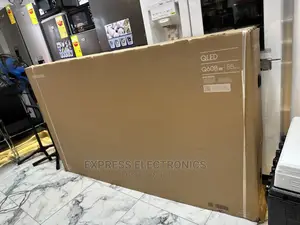 Glossy Black Slim Smart QLED 85Q60A Samsung Tv