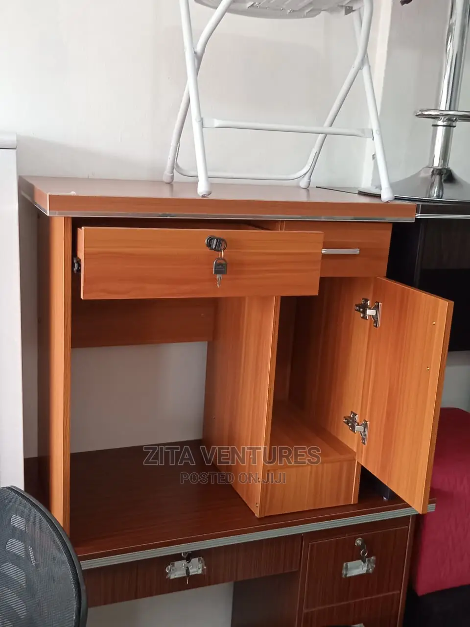 Wood Top Office Table