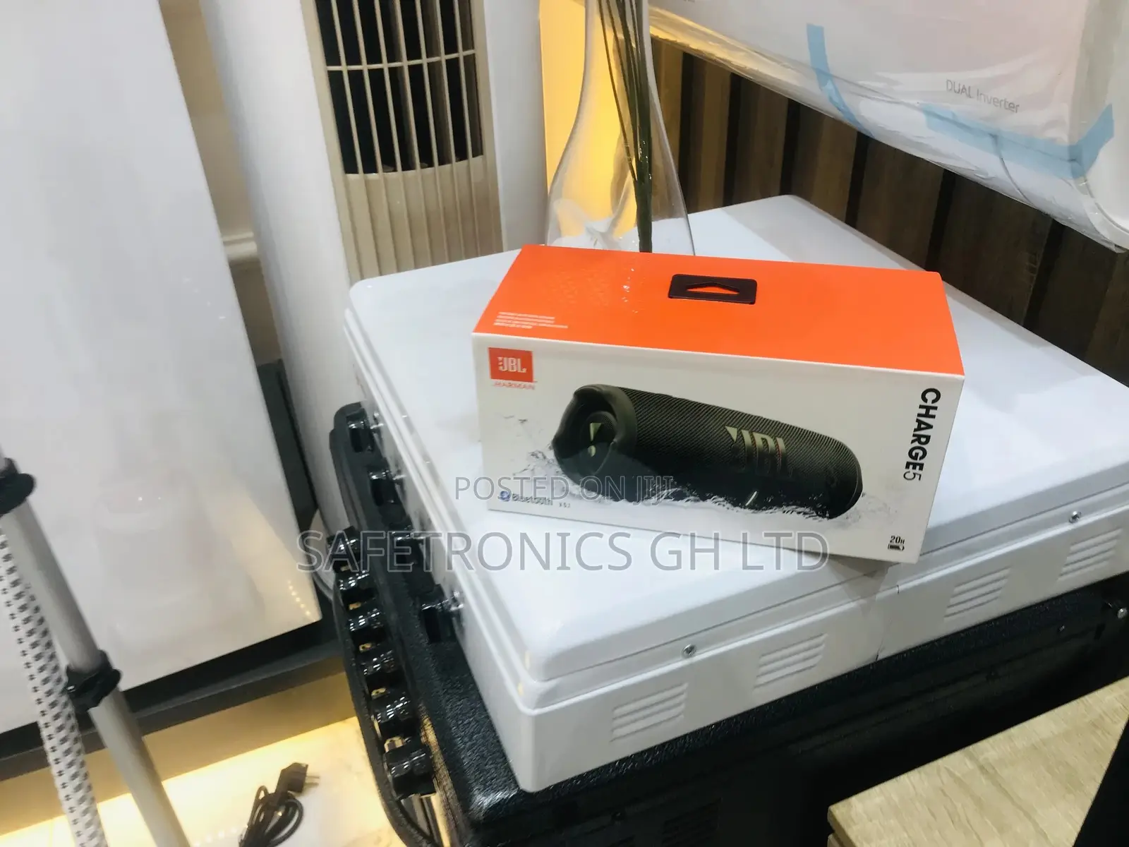 Enjoy Good Music From Charge 5 Bluetooth Soundbar JBL