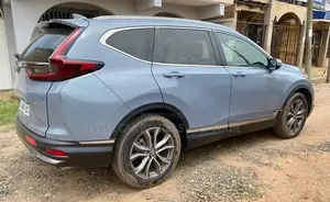Honda Cr-v for Rent Comes With a Driver