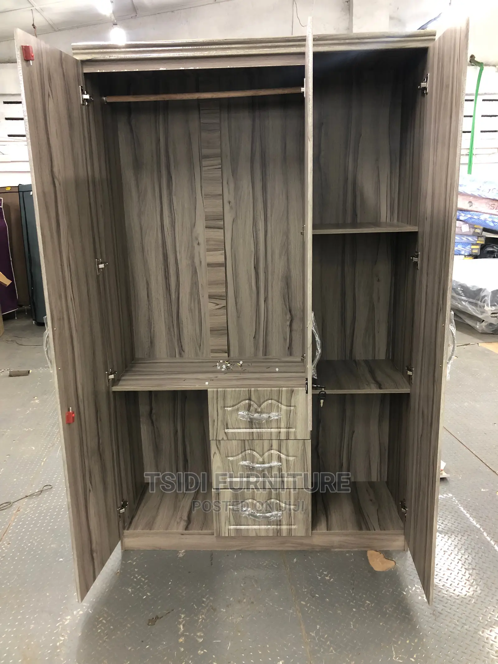 Quality Three Door Wardrobe