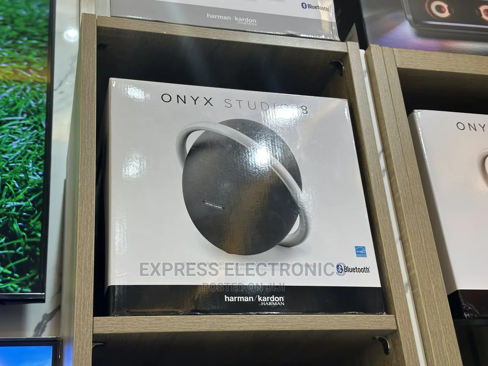 Rich Sound Meets Stylish Design Onyx 8 Bluetooth Speaker