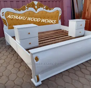 Beautiful King's Bed With Drawers